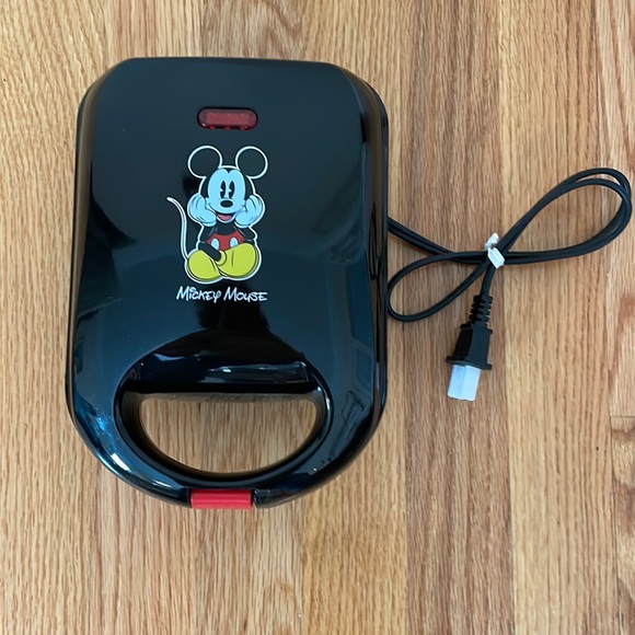Disney Kitchen Disneys Mickey Mouse Waffle Iron Nwot Poshmark